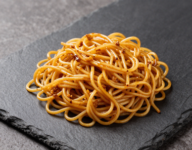 Fideos yakisoba en porción compacta