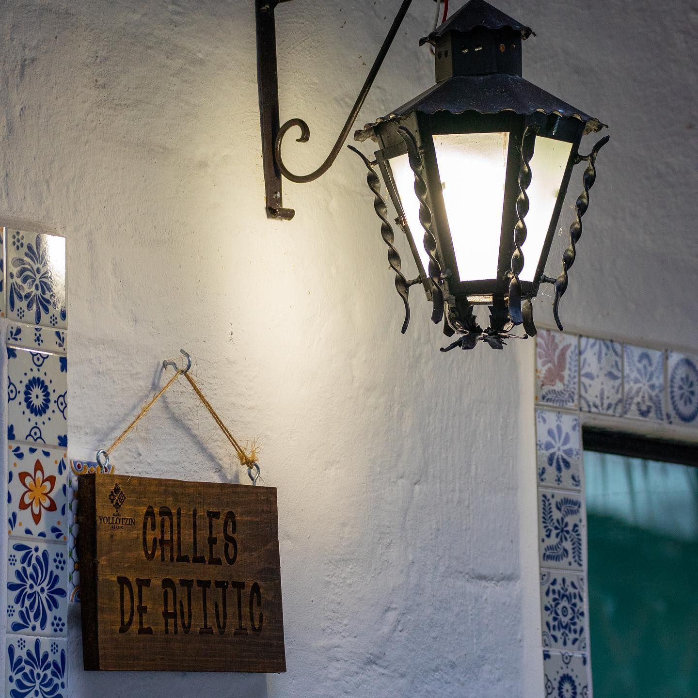 Un cartel en una pared que dice calles de potito