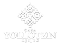 Un logotipo blanco para un restaurante llamado casa yollotzin ajijic sobre un fondo blanco.