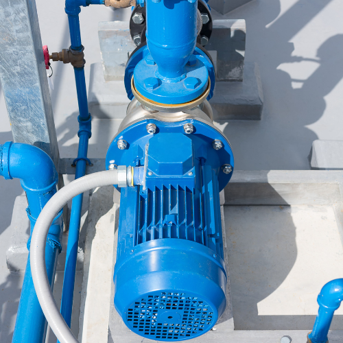 A blue water pump with a white hose attached to it