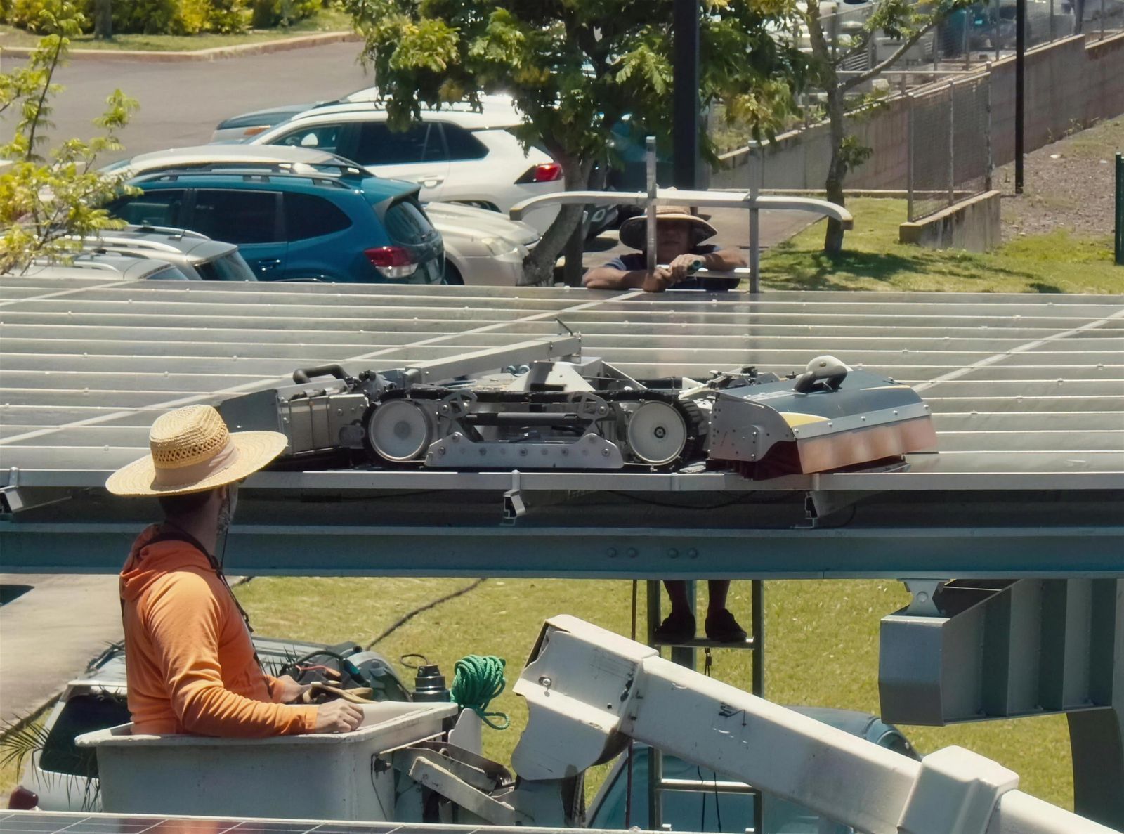 The cleaning robot on a parking-structure array