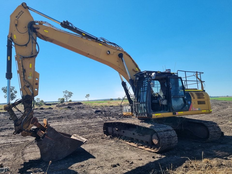 A Bulldozer and a Tractor Are Parked in a Grassy Field — Oakleigh Earthmoving in Cotswold Hills, QLD