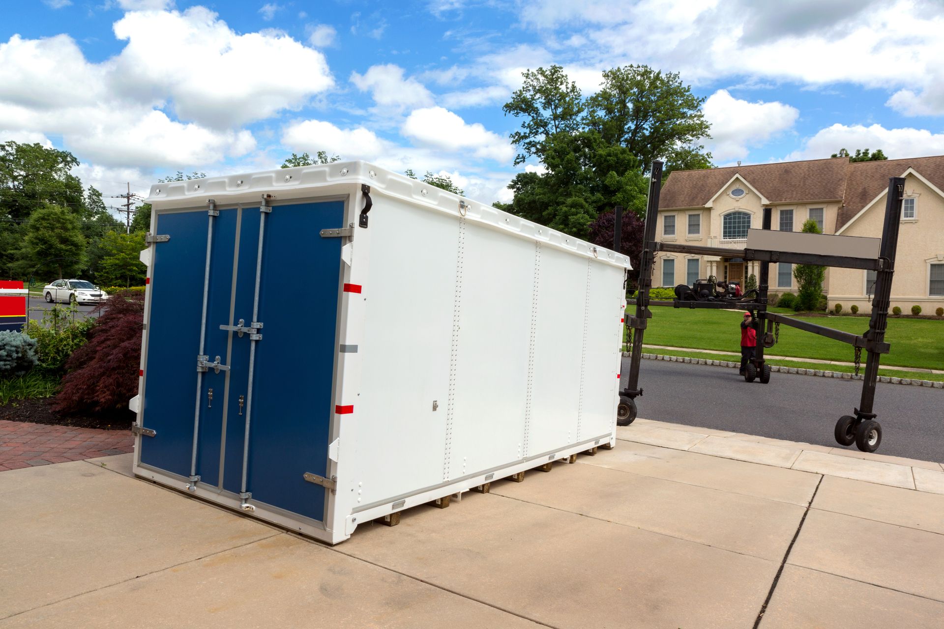 White Storage Container — Bend, OR — On The Move Movers Moving Company LLC White Storage Container — Bend, OR — On The Move Movers Moving Company LLC