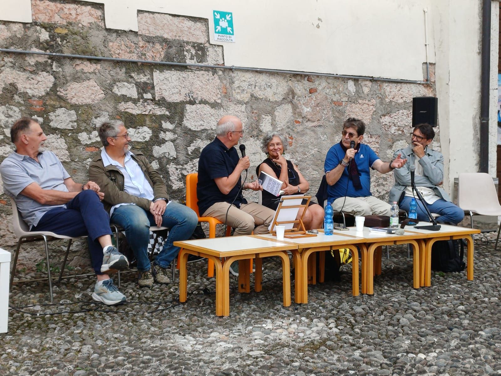 foto presentazione libro uomini e donne