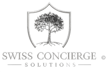 Silbernes Schildlogo mit Baum und dem Schriftzug „Swiss Concierge Solutions“ auf dunkelblauem Hintergrund.