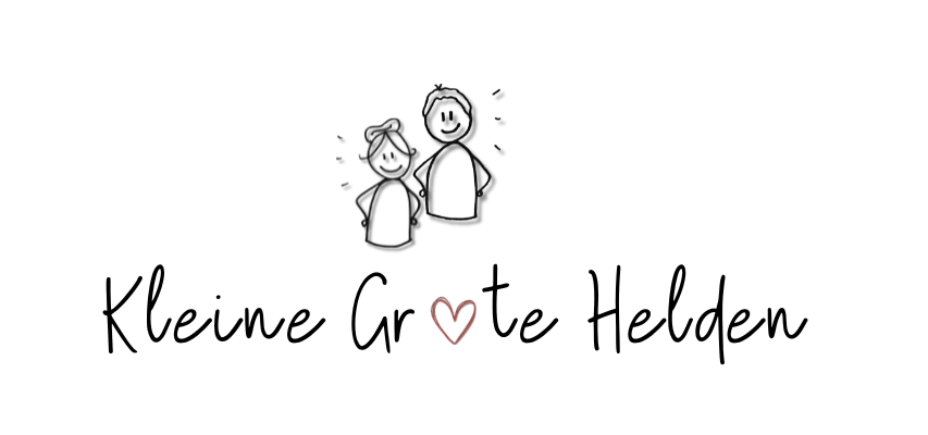 Logo met een lijntekening van twee figuren boven de tekst "Kleine Groote Helden" en een rood hart.