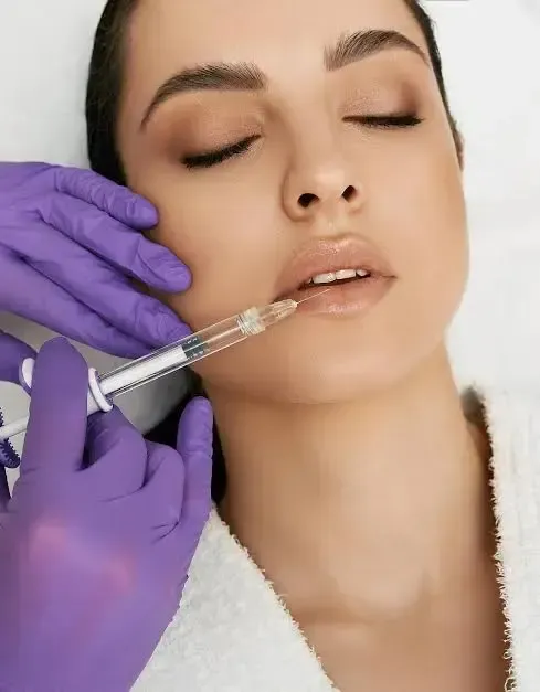 injecting dermal fillers in lips