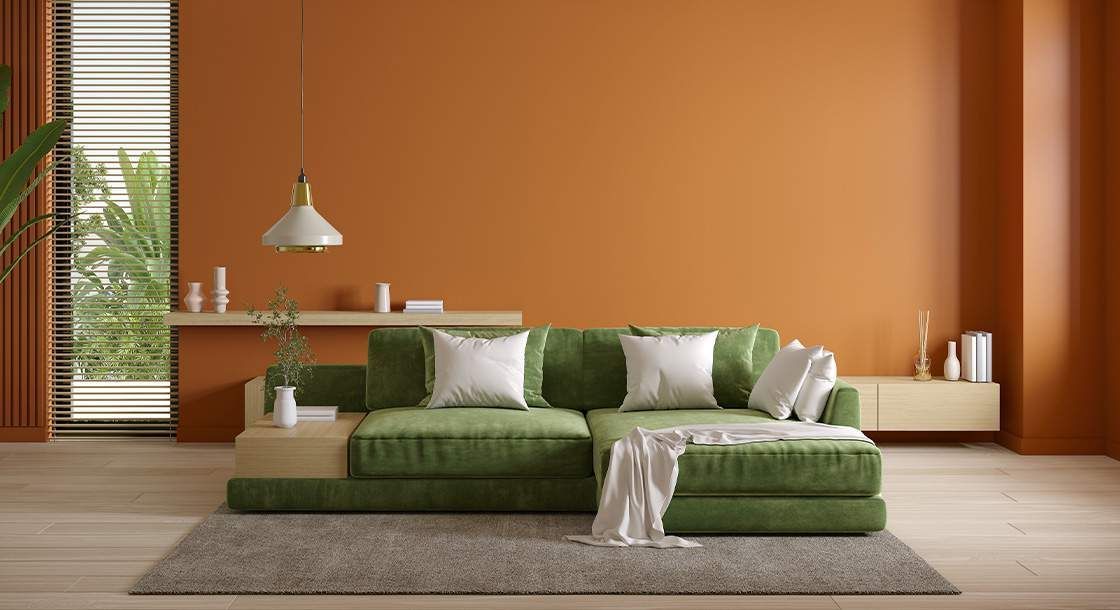 Quarto moderno com decoração em tons de verde, iluminação suave e cama confortável, ideal para um ambiente aconchegante e relaxante.