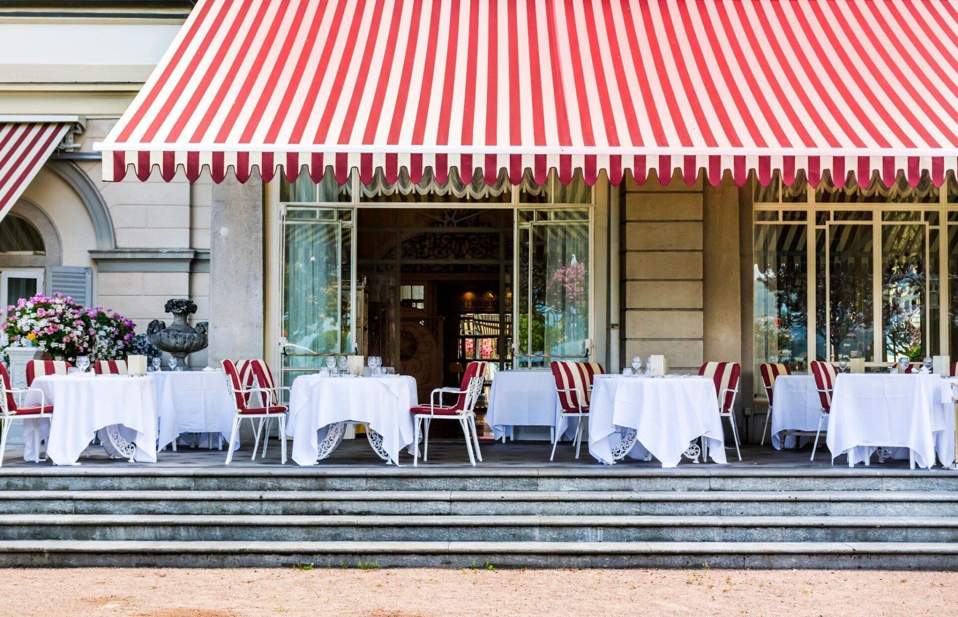 Guide To Choosing The Right Commercial Awning Manufacturer