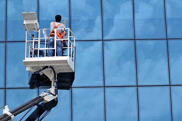 Limpieza de vidrios en edificios