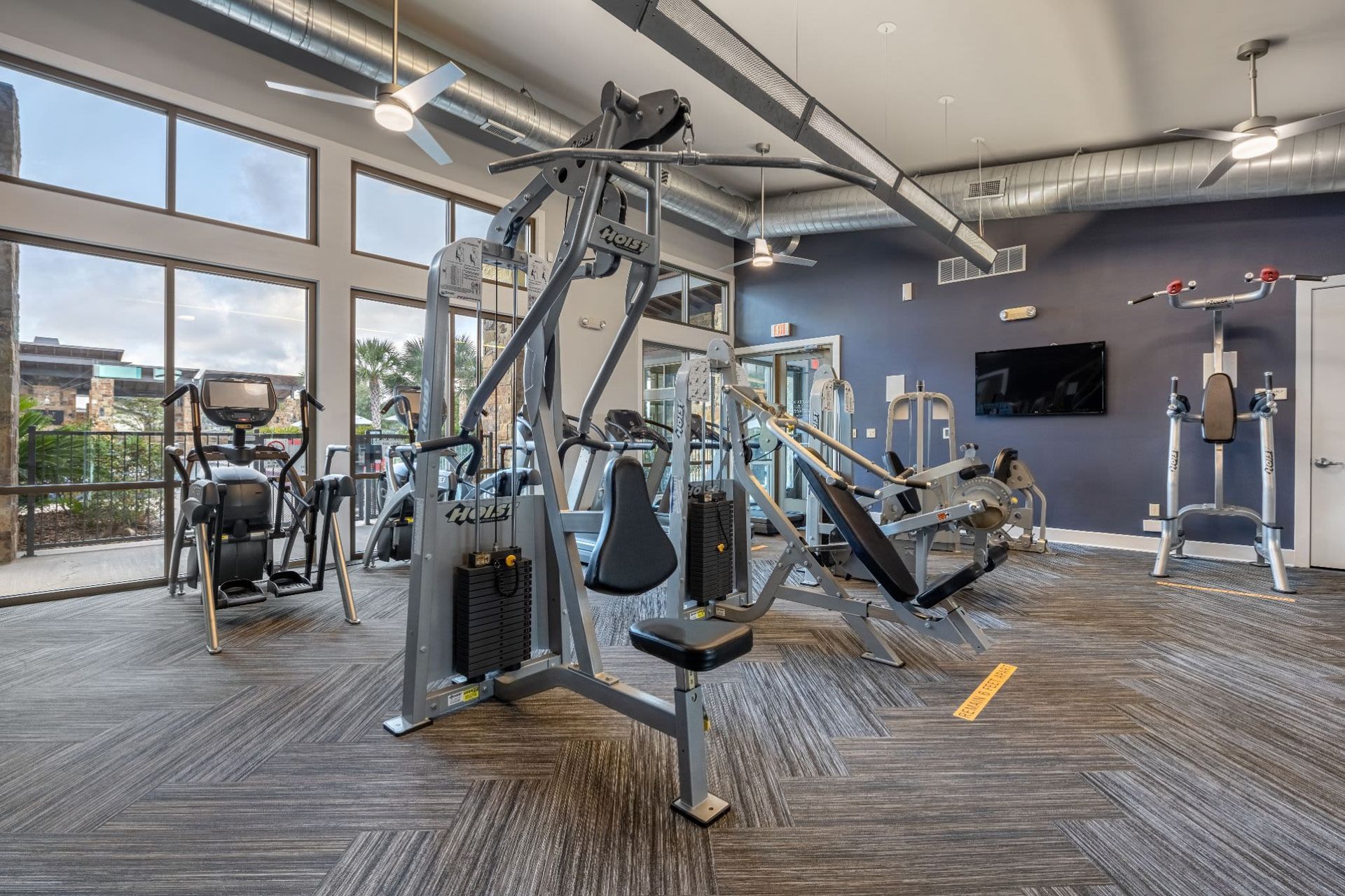 Fitness center at Marquis Cresta Bella in San Antonio, TX.