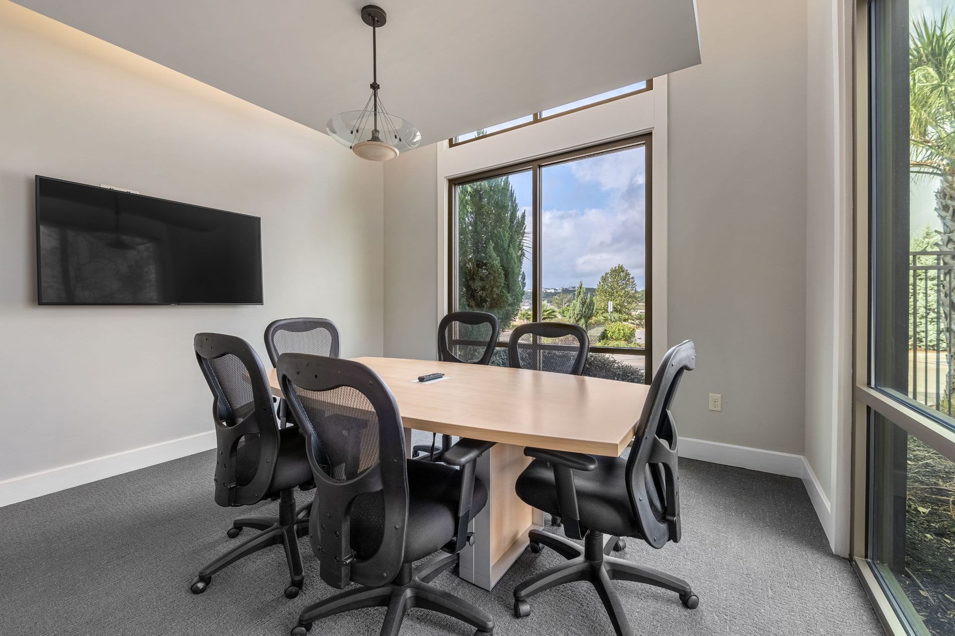 Business center meeting room at Marquis Cresta Bella in San Antonio, TX.