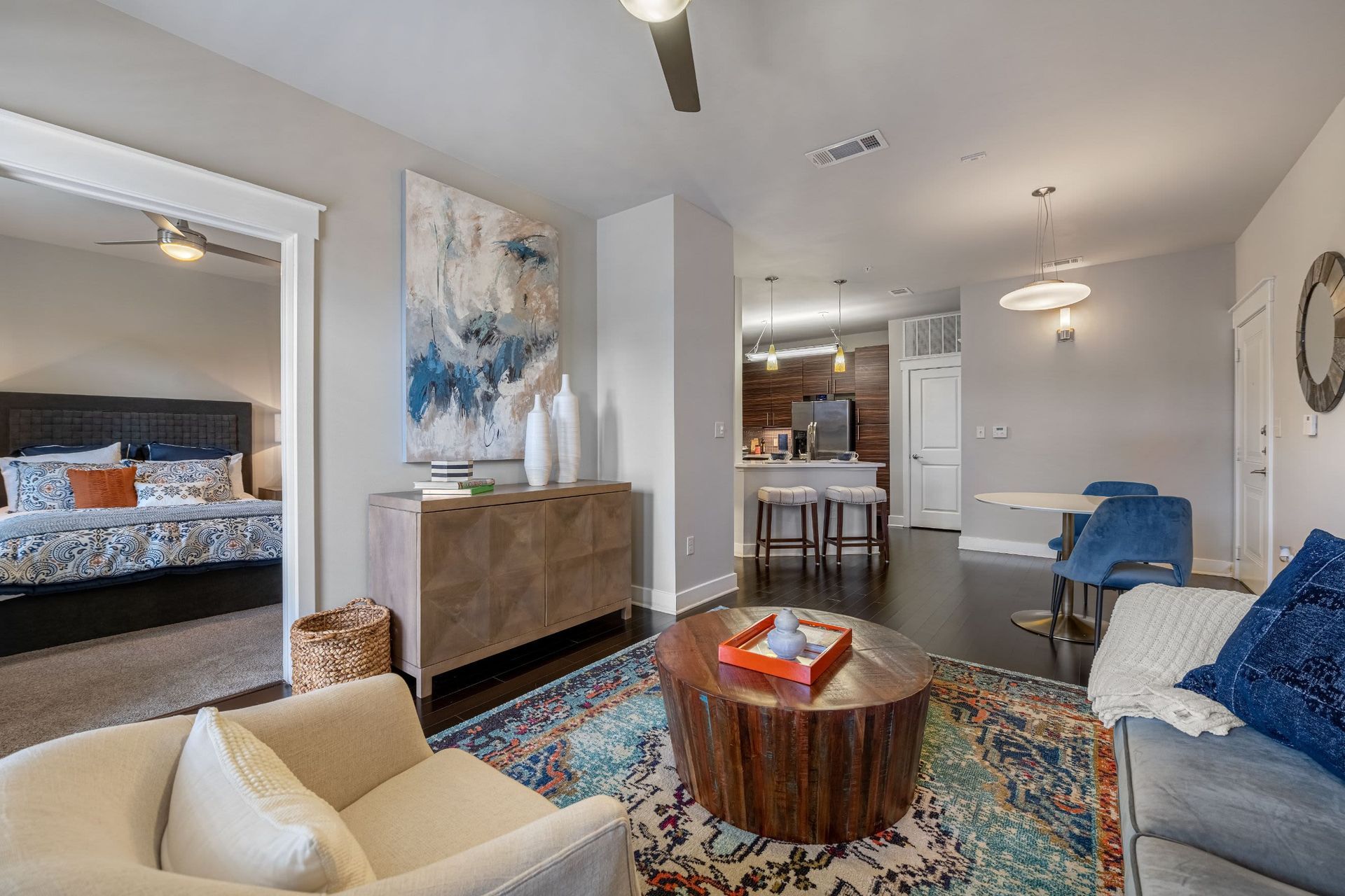 Living room at Marquis Cresta Bella in San Antonio, TX.