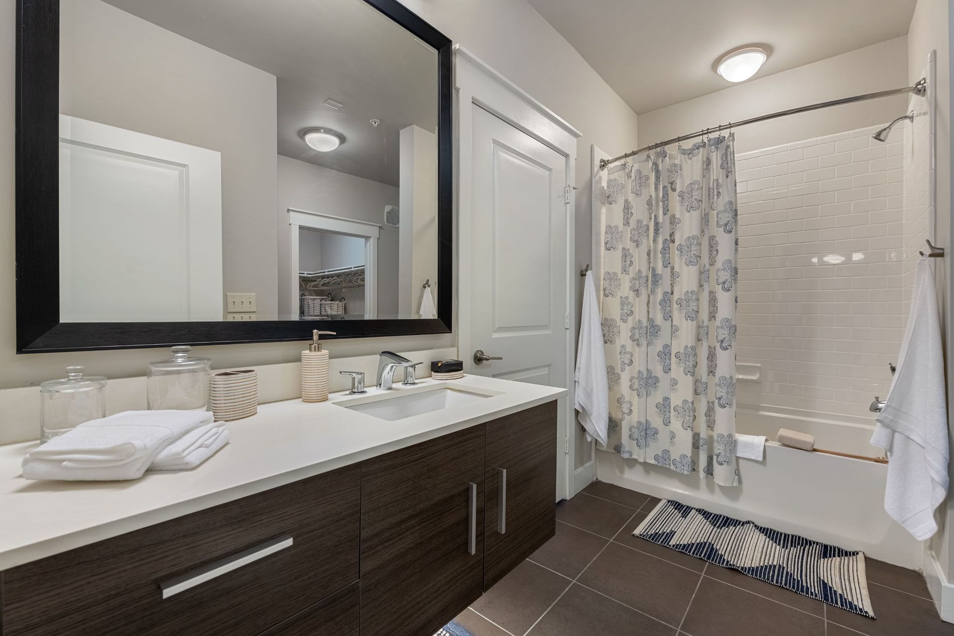 Bathroom at Marquis Cresta Bella in San Antonio, TX.