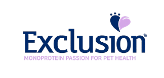 Il logo di Exclusion con l'impronta di una zampa sopra un cuore viola. Lo slogan è