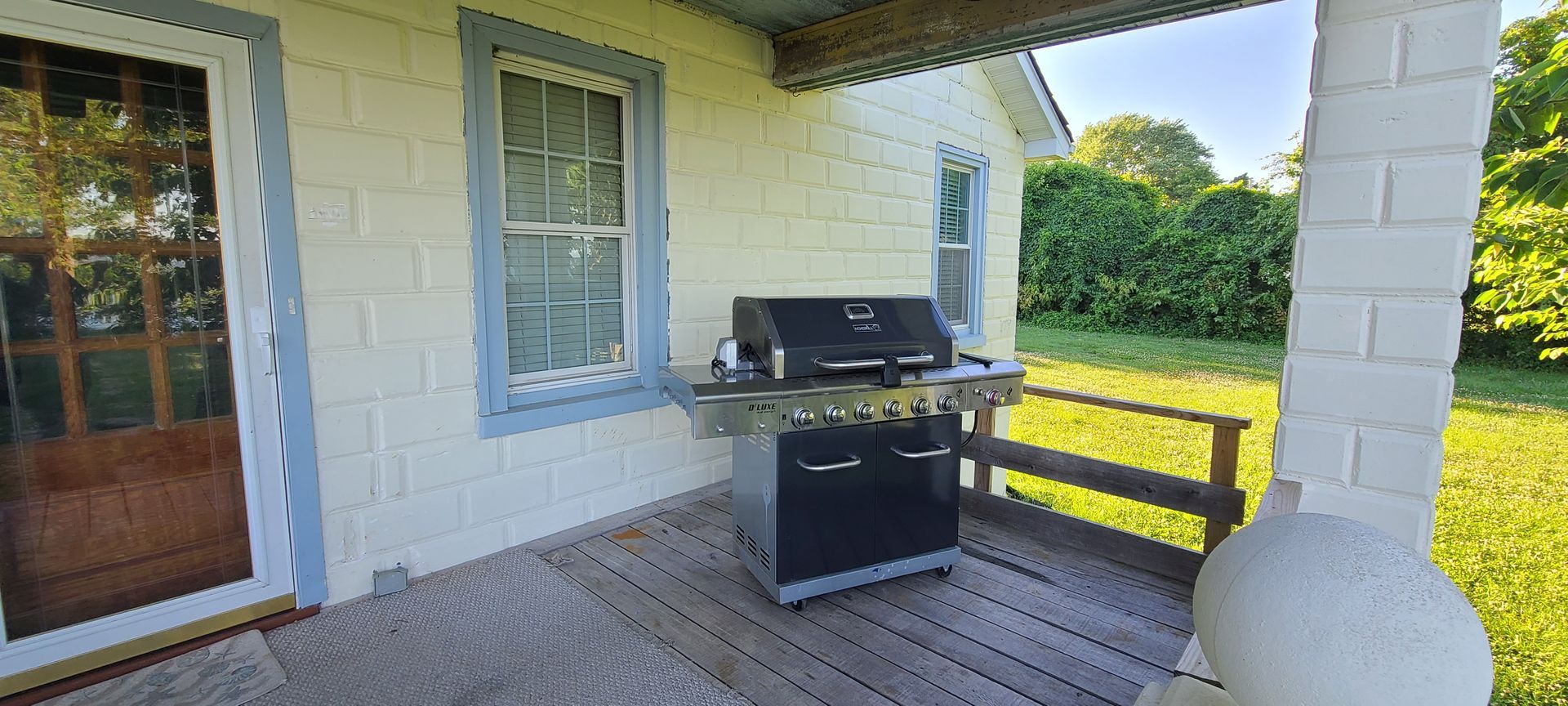 Grill, porch seating for dinners with amazing riverfront views. 