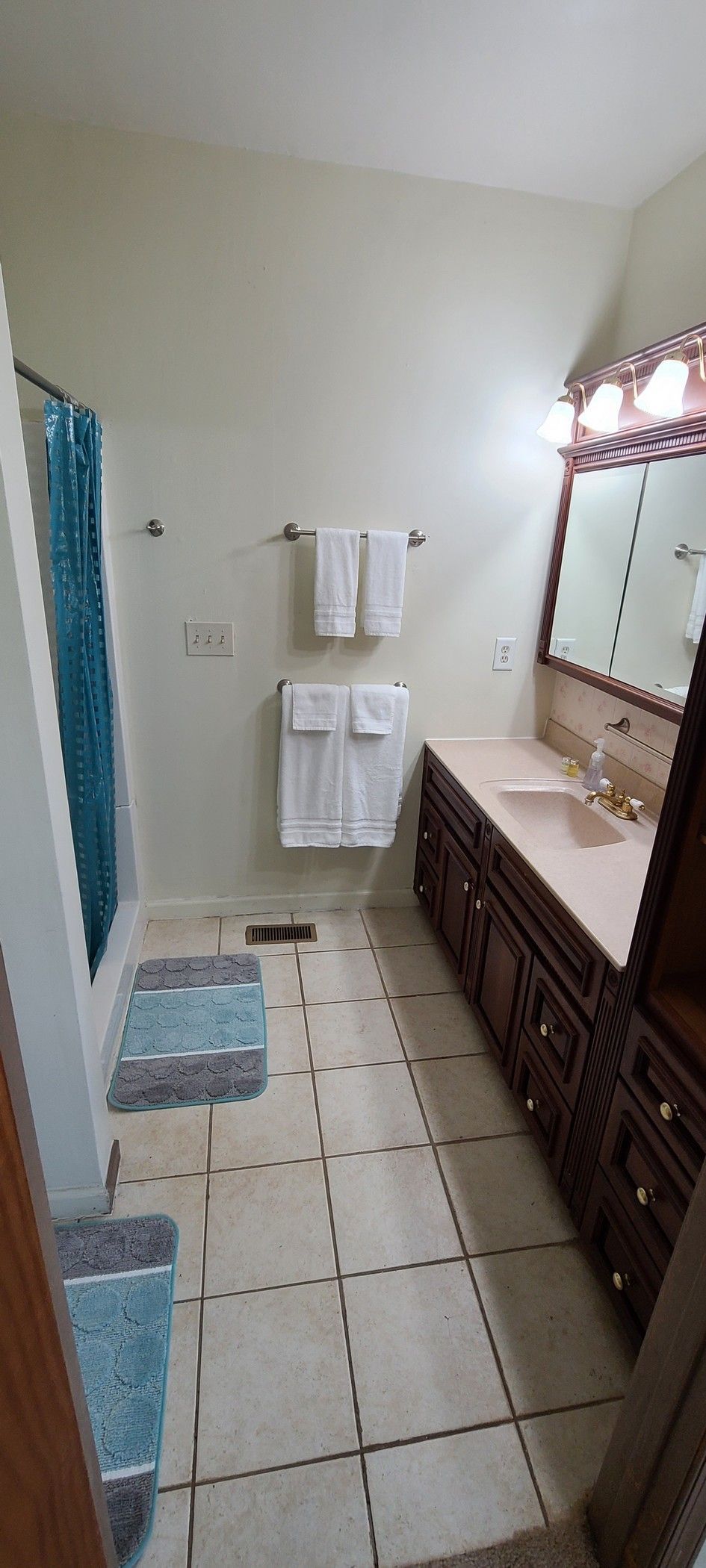 Bathroom at Osprey suite.