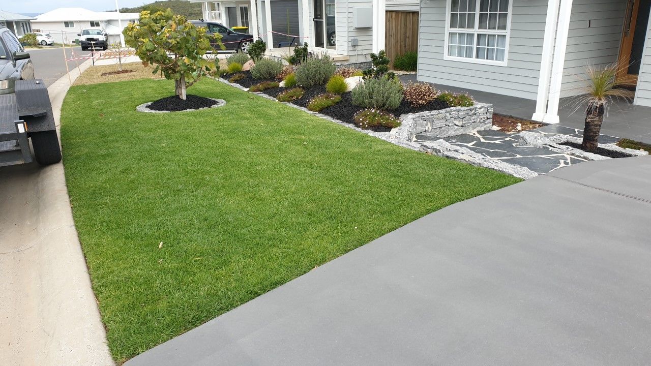 Green Lawn and Landscaped Garden Bed — Total Perfection In Kariong, NSW