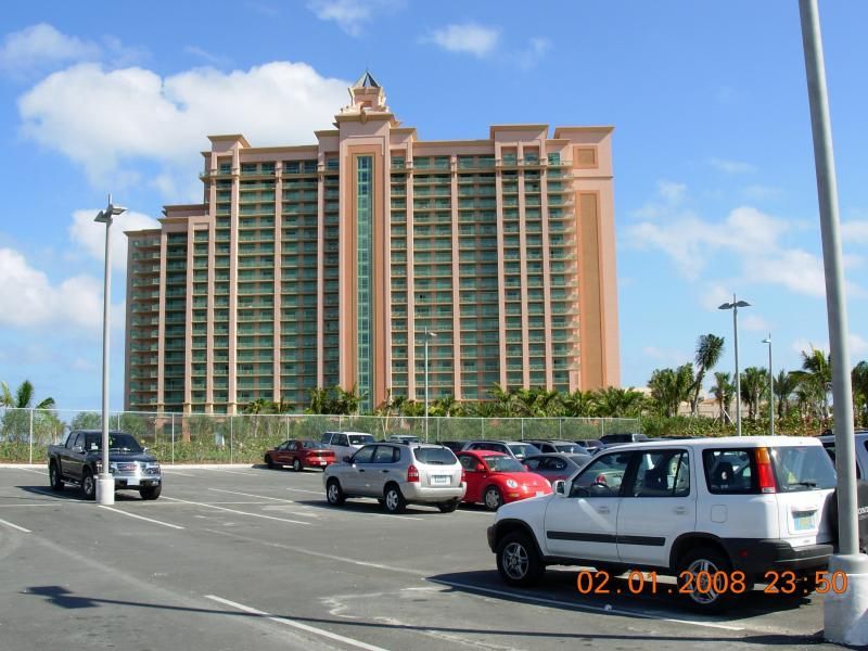 cove hotel parking lot