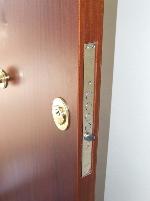 porta son serratura blindata