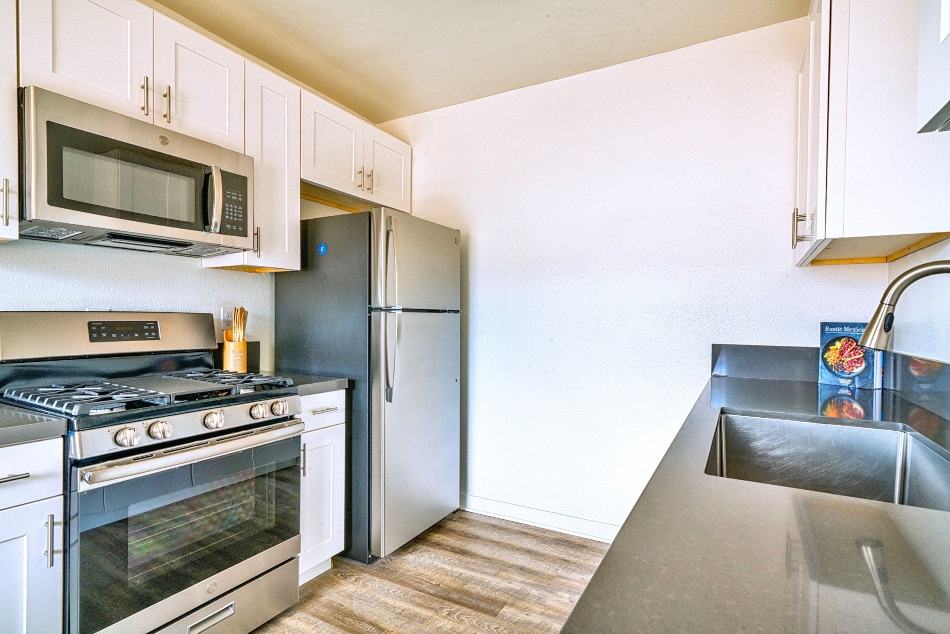 570 Los Robles Property Image