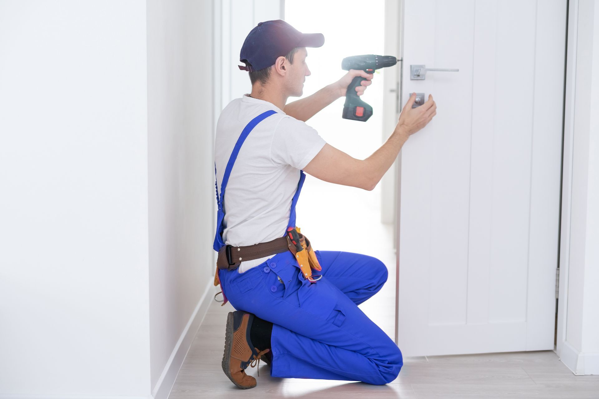 The master adjusts the fittings in the PVC plastic doors