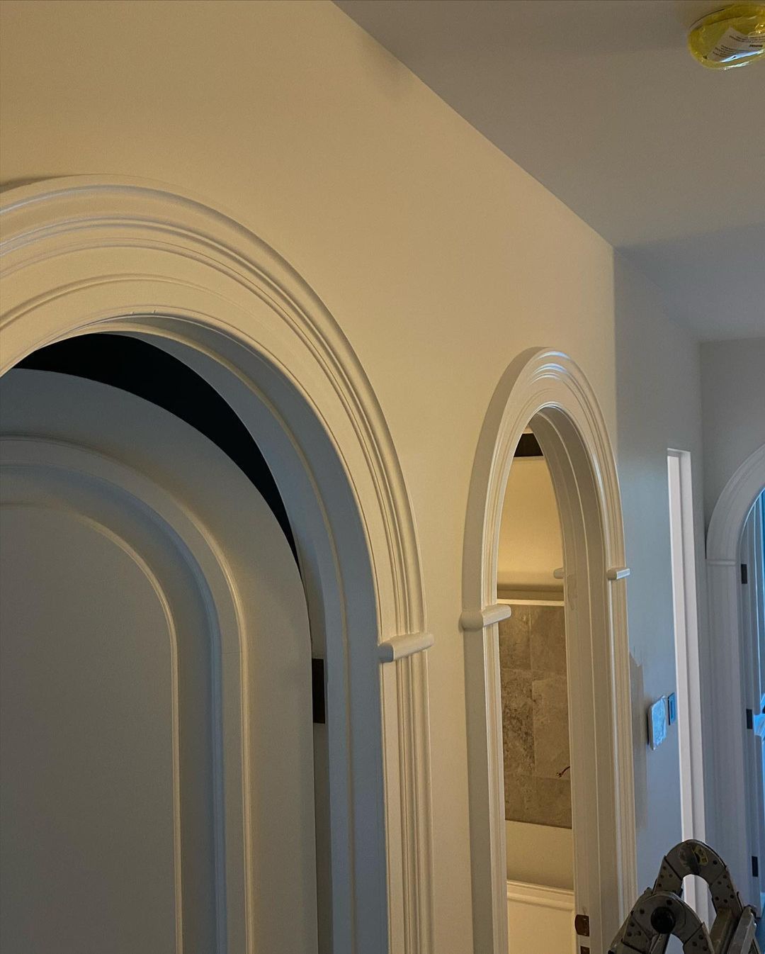 A Close Up Of A Plastered Walls With Round Detail — MC Plastering In Fingal Bay, NSW