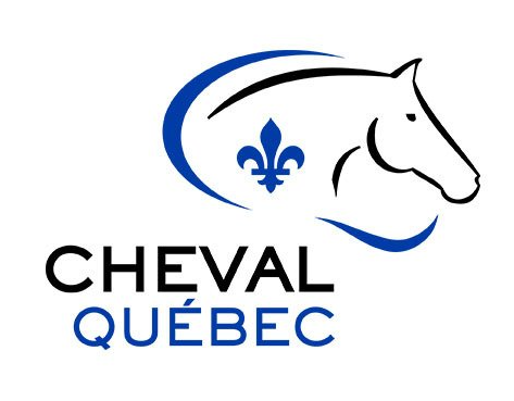 Logo de Cheval Québec avec une tête de cheval stylisée en bleu, noir et blanc, et emblème de la fleur de lys