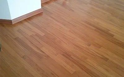 pavimento in legno con posa a tolda di nave