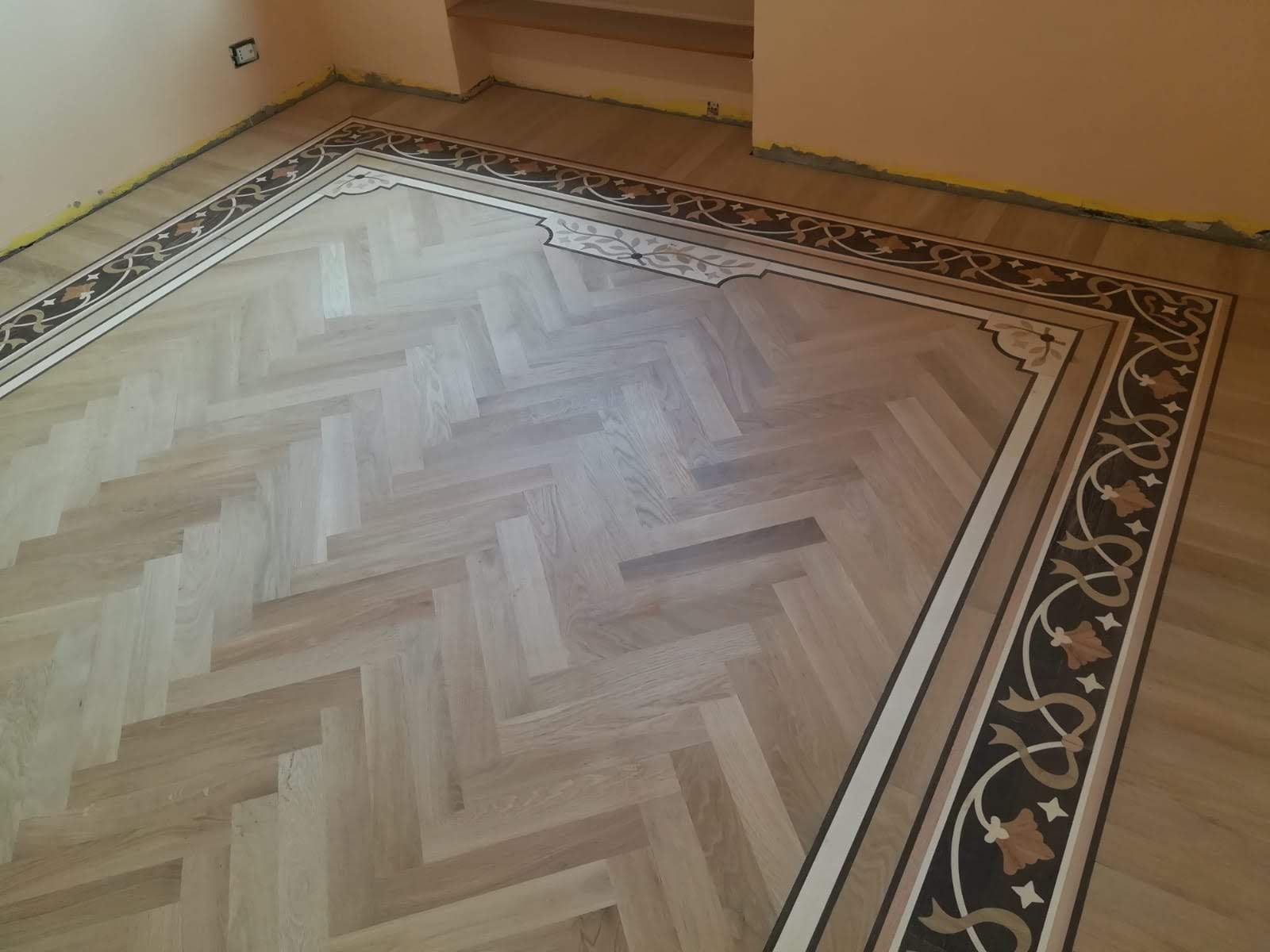 stanza di una casa con parquet