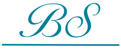 Logo “BS” in corsivo color verde acqua sopra una sottile linea orizzontale dello stesso colore su sfondo bianco.