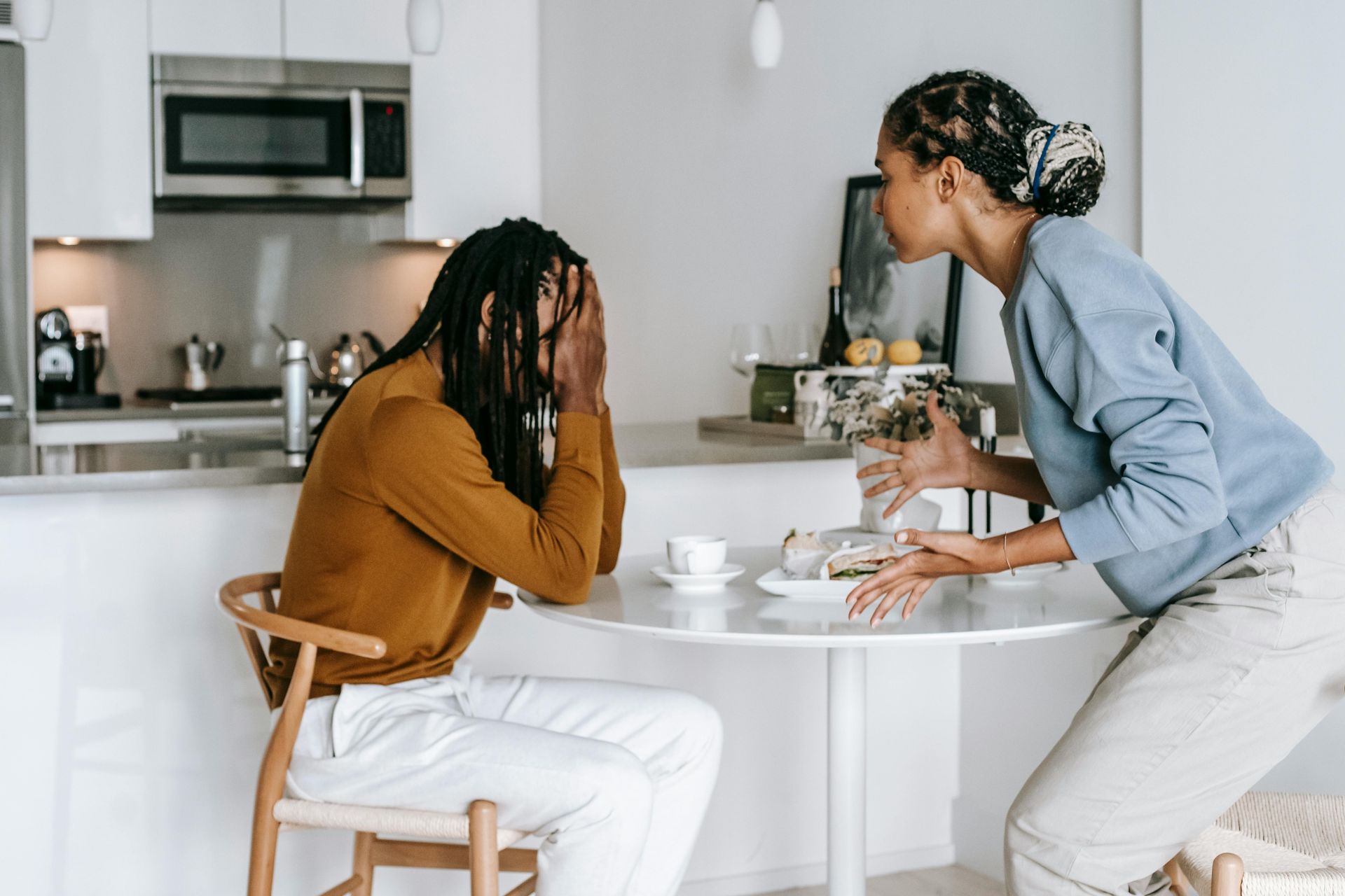 25 unhealthy relationship patterns women don’t realize they’re repeating and how to break them