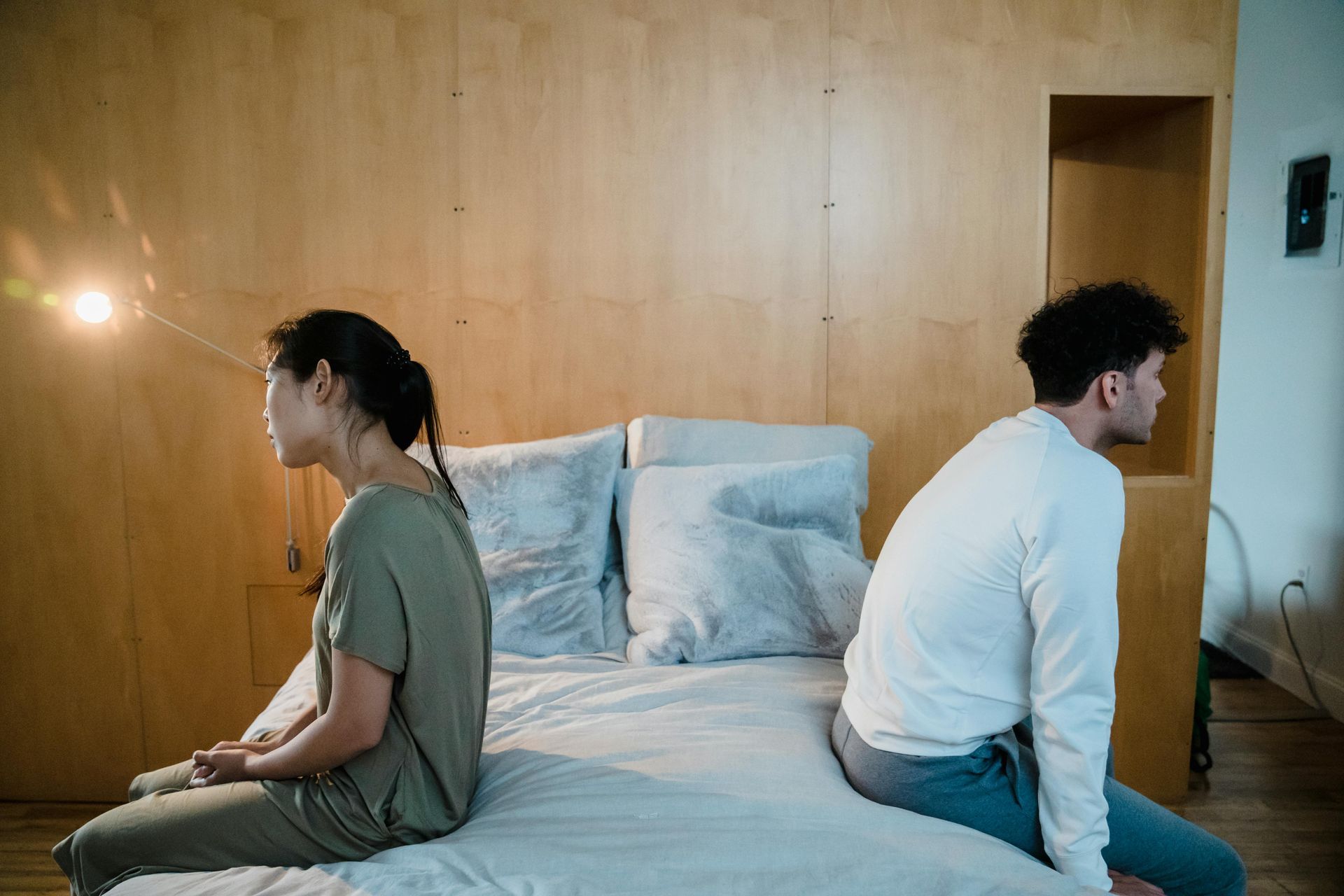 25 unhealthy relationship patterns women don’t realize they’re repeating and how to break them