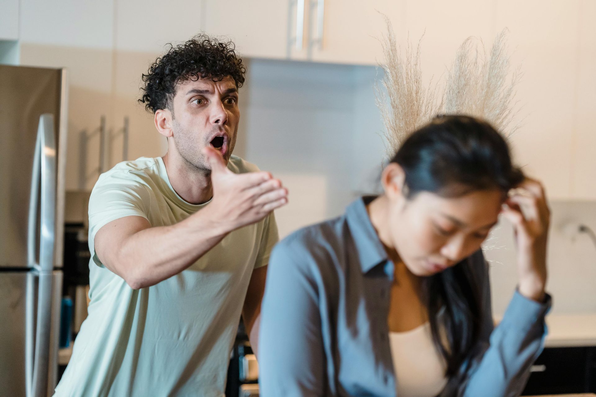25 unhealthy relationship patterns women don’t realize they’re repeating and how to break them