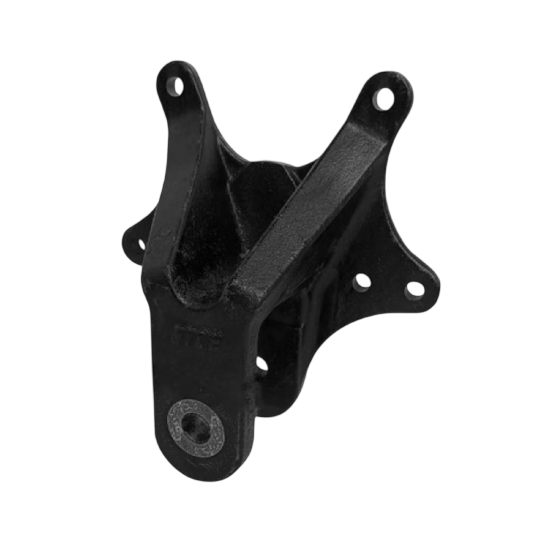 Soporte de montaje de metal negro con múltiples orificios para tornillos y una abertura circular central.