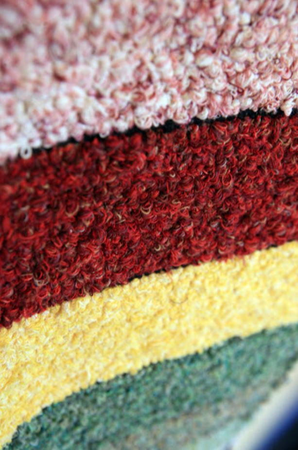 moquette di diversi colori e forme