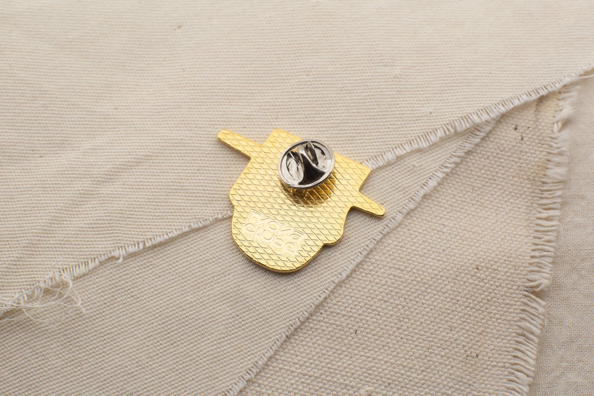 Pin com verso personalizado de metal