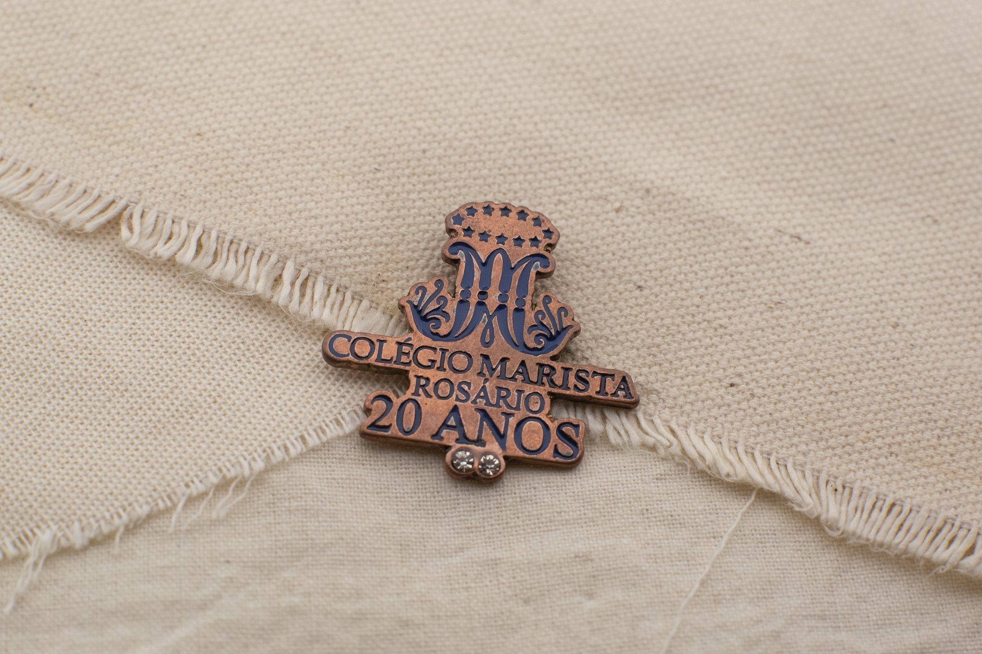 Pin personalizado de metal com strass