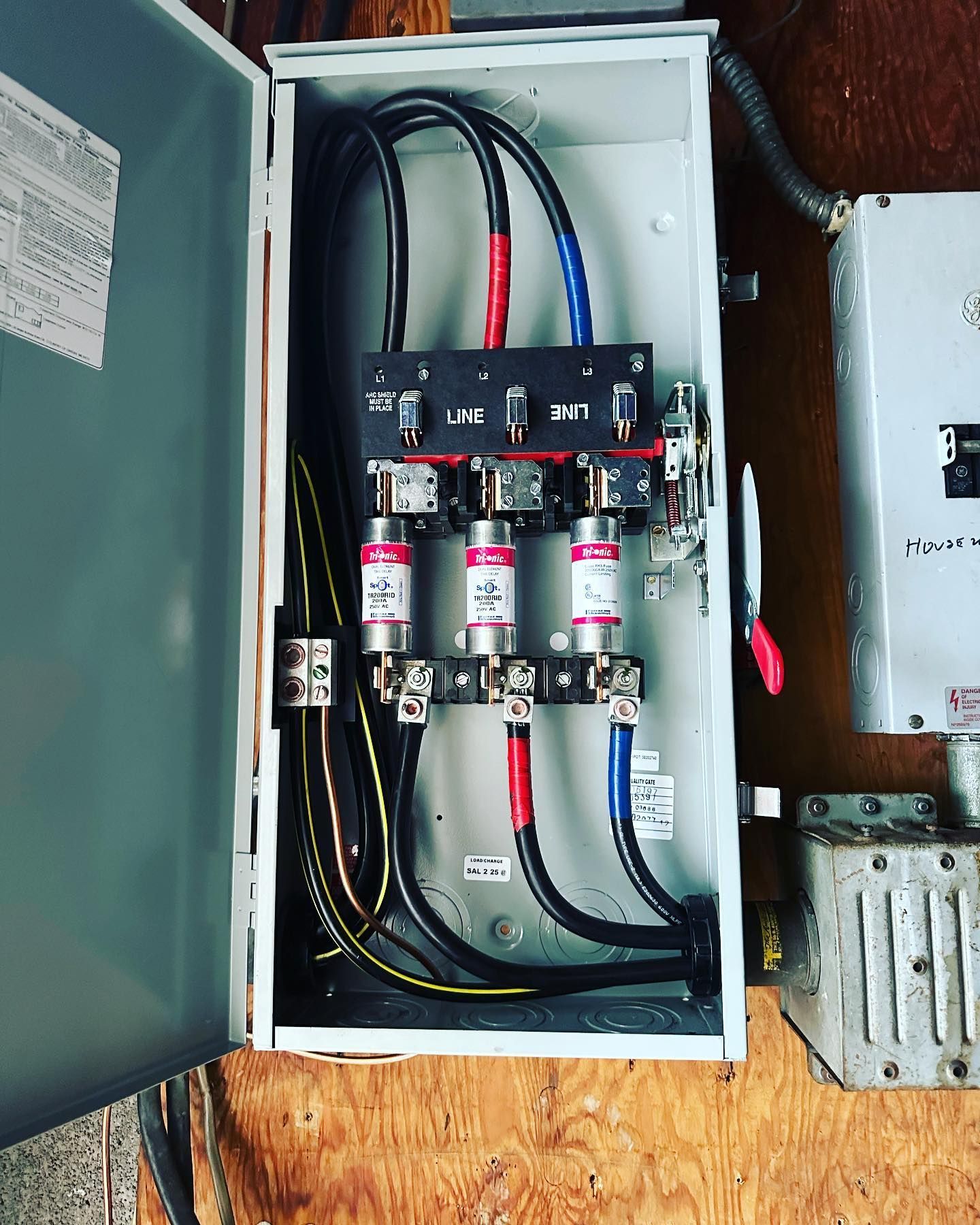 Electrical box with fuses and wires, likely a disconnect box.