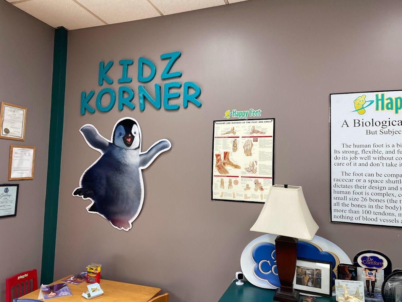 A room with a penguin on the wall that says kidz korner
