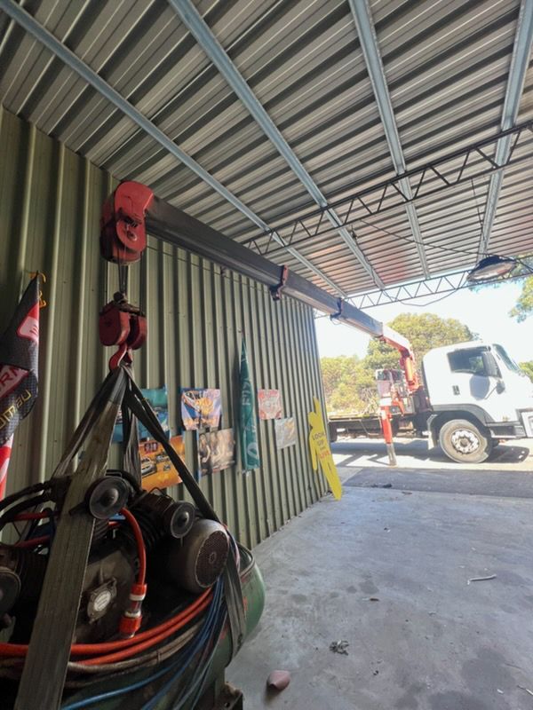 Crane truck