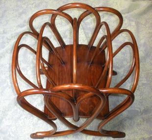 Elegante portaspartiti Thonet.