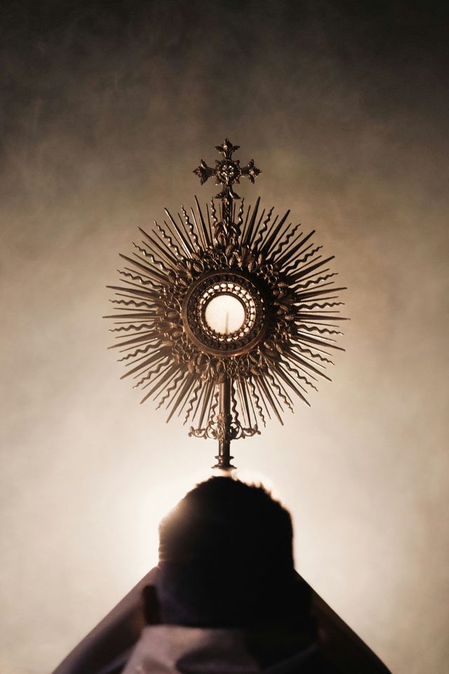 Photo by <a href="https://unsplash.com/@jacobbentzinger?utm_source=unsplash&utm_medium=referral&utm_content=creditCopyText">Jacob Bentzinger</a> on <a href="https://unsplash.com/photos/golden-monstrance-with-cross-BV1OPtEvFpE?utm_source=unsplash&utm_medium=referral&utm_content=creditCopyText">Unsplash</a>