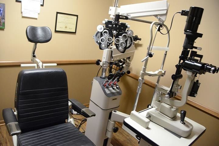 An ophthalmologist 's office with a chair and equipment