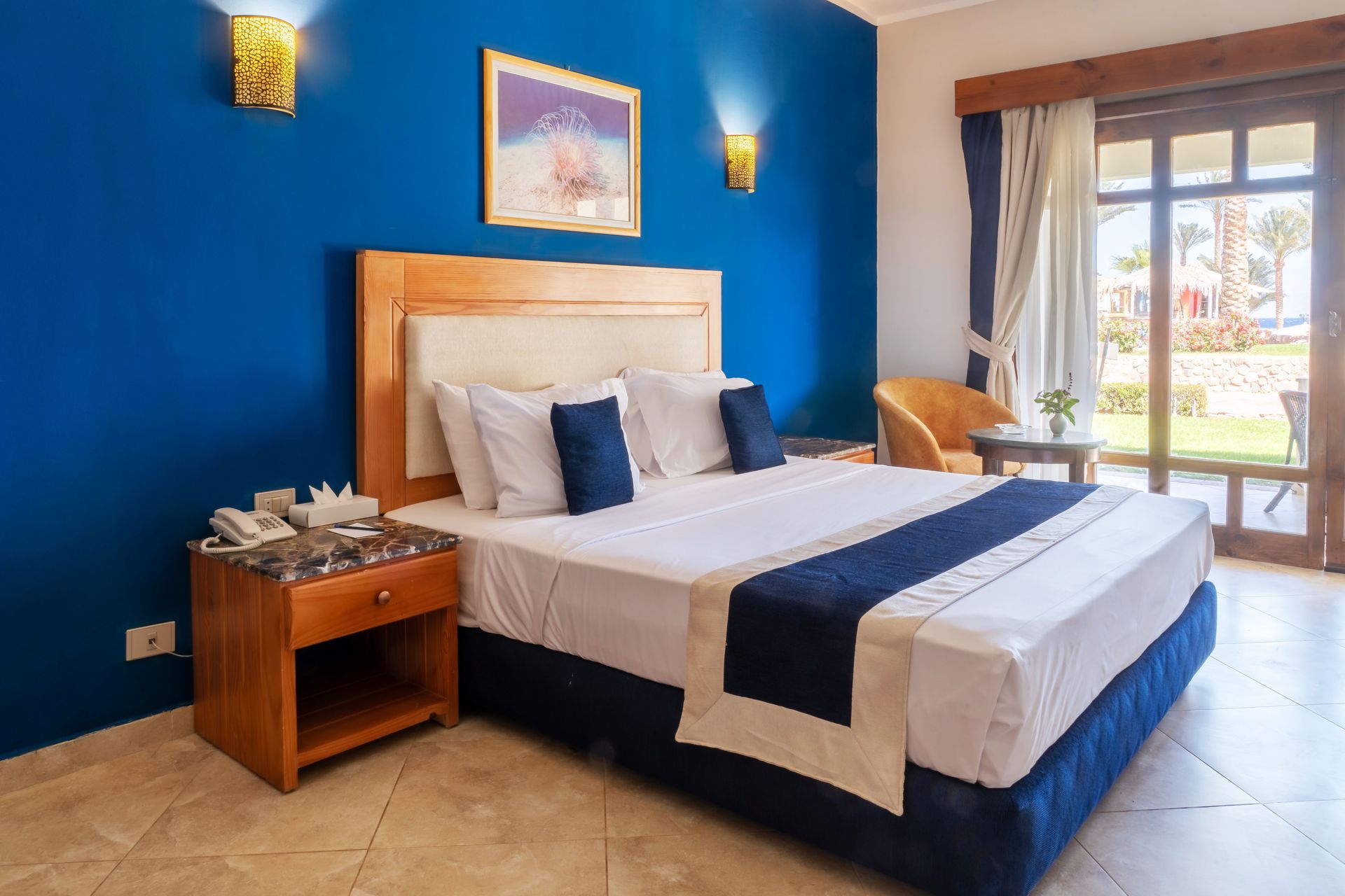 ROOMS & SUITES