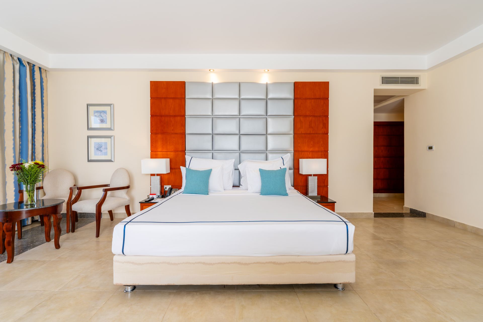 ROOMS & SUITES