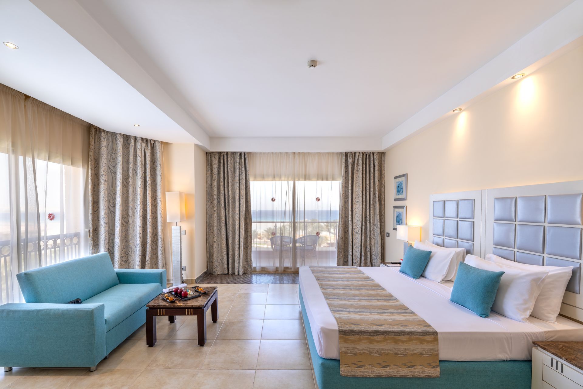ROOMS & SUITES