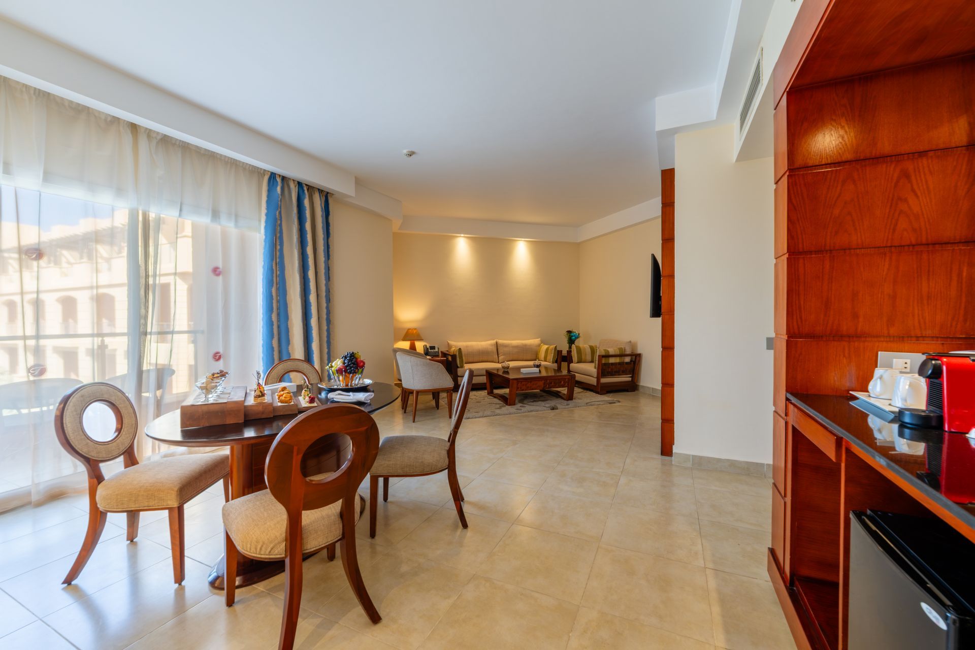 EXECUTIVE SUITE