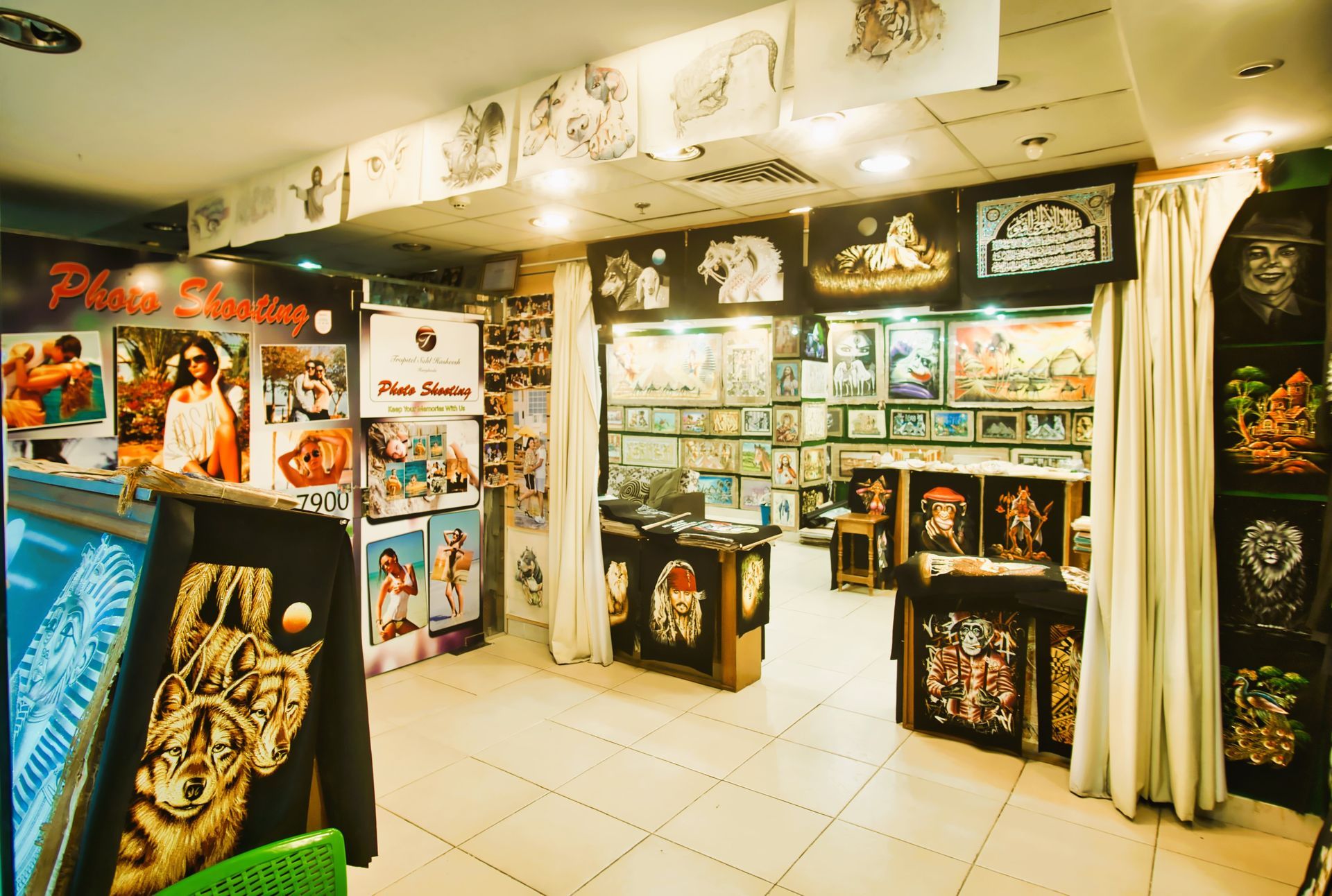 GALLERY