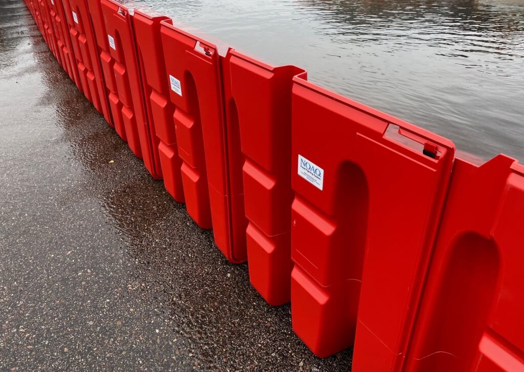 Residential & commercial flood control with the NOAQ Boxwall flood barrier